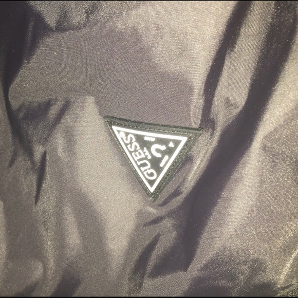 Guess jet black windbreaker - Picture 3 of 8